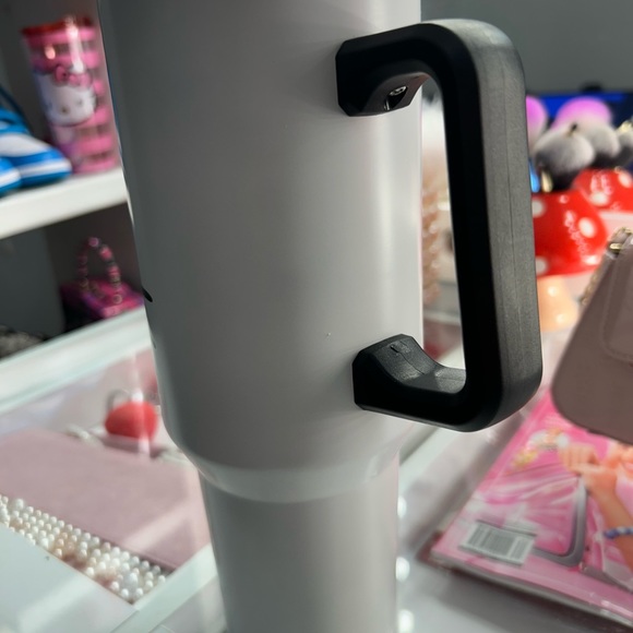 Hello kitty Tumbler with Handle - Picture 2 of 3